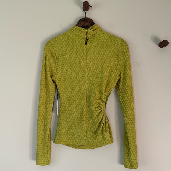 ASTR THE LABEL TEXTURED CUTOUT LONG SLEEVE TOP SIZE MEDIUM PEAR GREEN - Picture 3 of 7